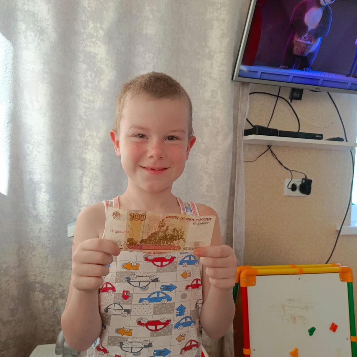 Мой внук Димочка. С подарком от Зубной феи))