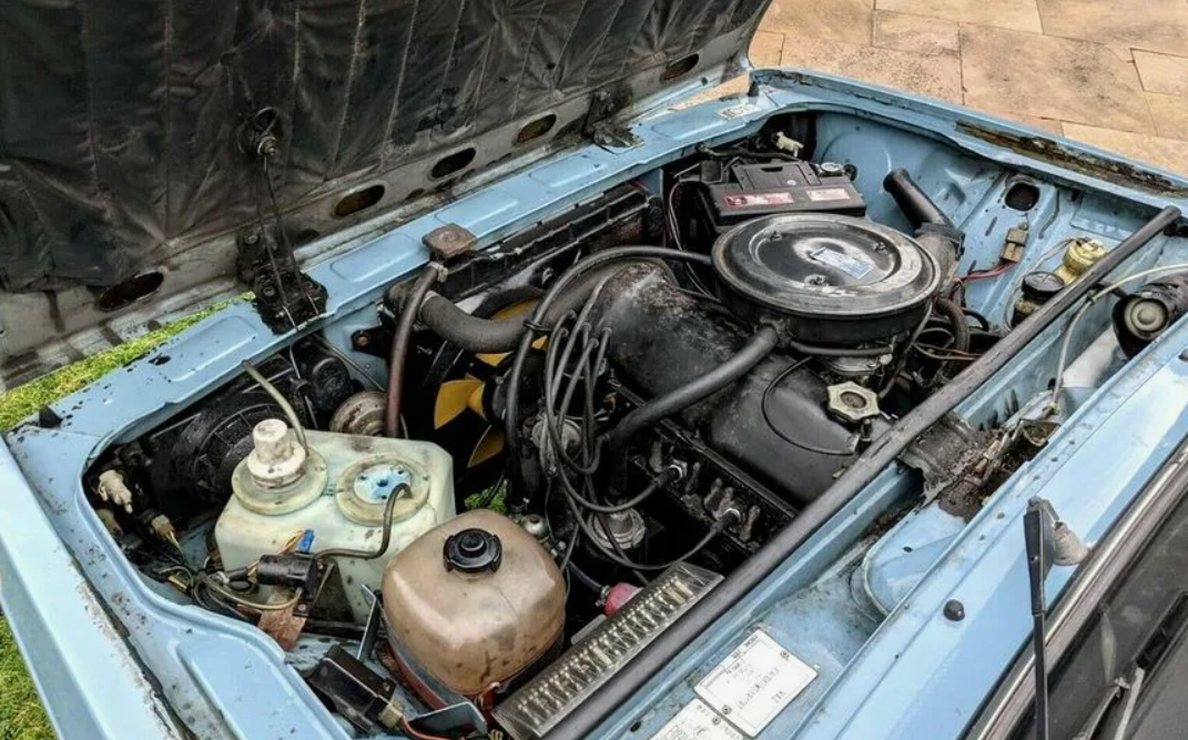 Под капотом старого автомобиля