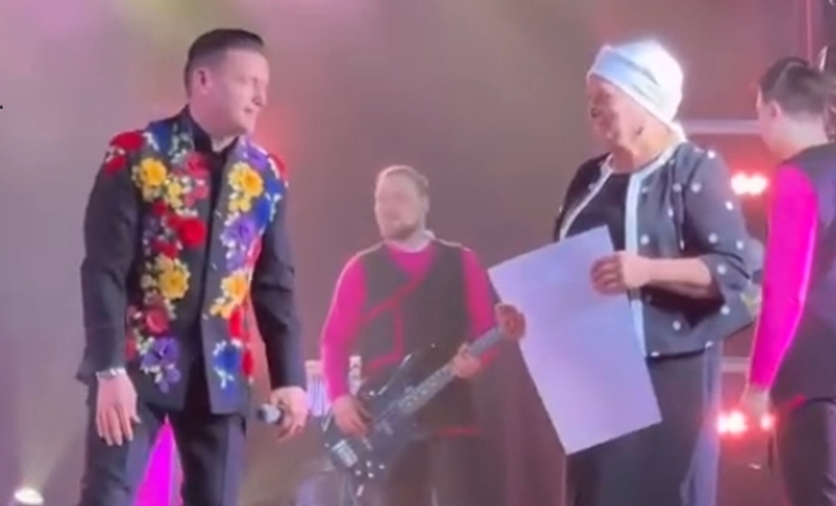 Певец поддерживает свою сестру Райсу. Фото: скриншот видео