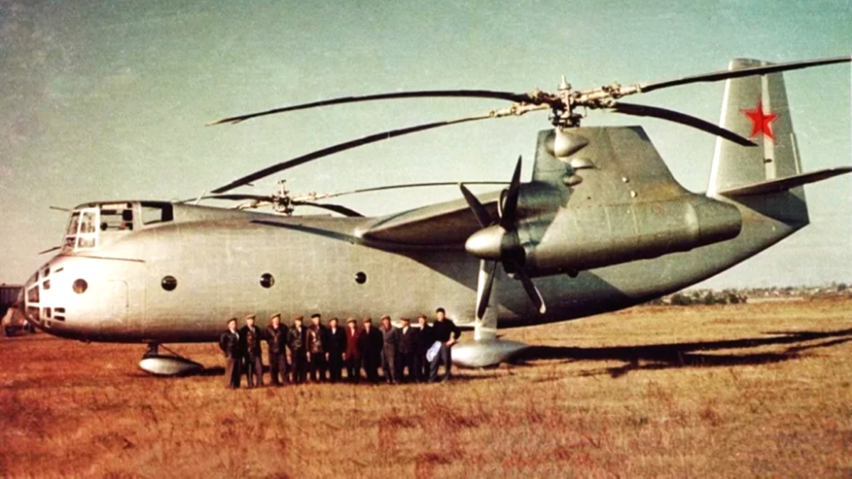 На фотографии: Ка‑22 – уникальный советский винтокрыл. 1961 год. Источник фото: https://ru.wikipedia.org/wiki/Ка-22#/media/Файл:Kamov-Ka-22.jpg