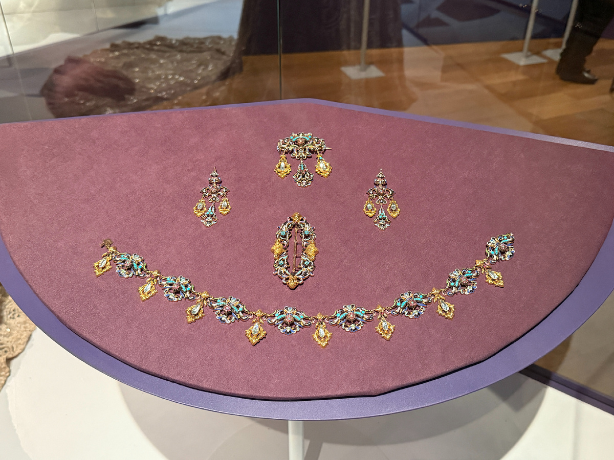 Потрясающая парюра (листайте галерею)