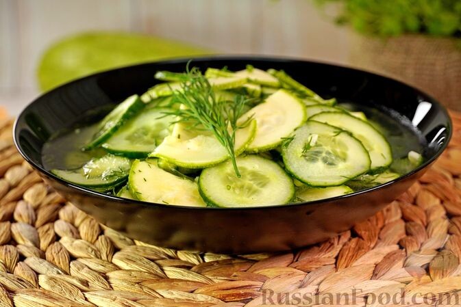 огурцы, кабачки, чеснок, зелень укропа, соль, сахар, уксус яблочный, масло растительное