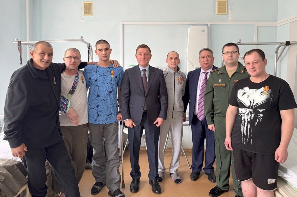    Андрей Турчак вручил медали участникам СВО в московском госпитале. Источник: altai-republic.ru