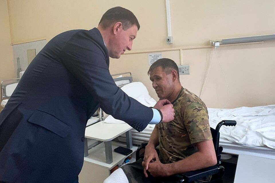    Андрей Турчак вручил медали участникам СВО в московском госпитале. Источник: altai-republic.ru