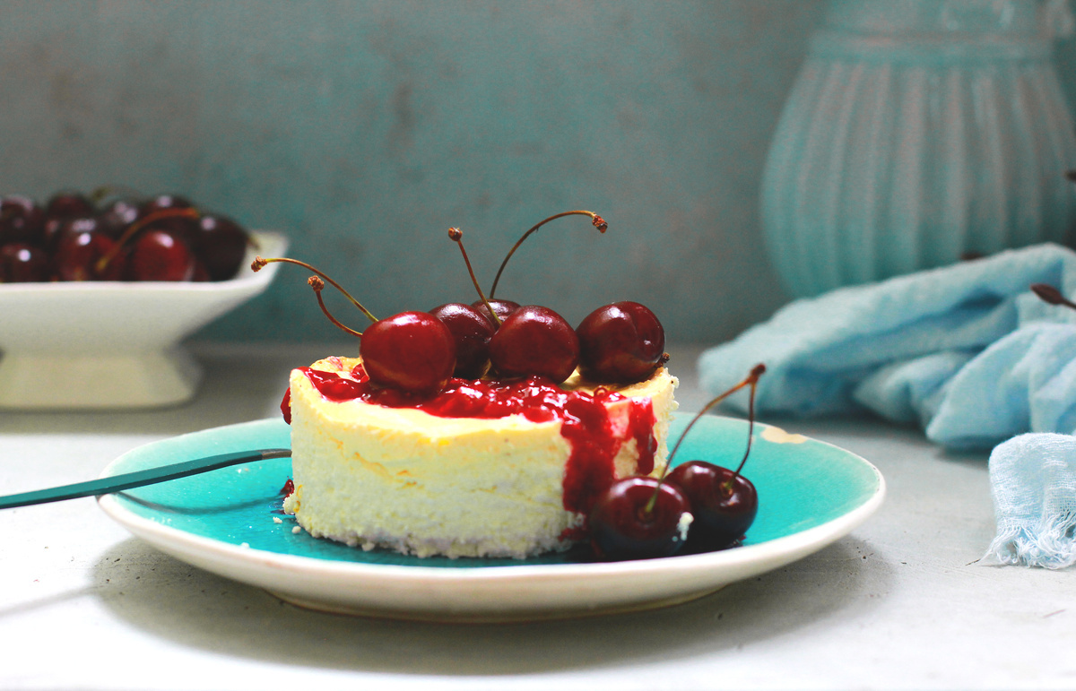 Сегодня у нас на завтрак чизкейк от Елены Некрасовой. Но он, говорят, не совсем диетический, хотя и без сахара/глютена. Набирающим – в помощь. Худеющим – в меру. https://t.me/urbanistka_vl