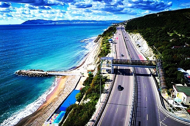 Участок трассы М-4 "Дон" вдоль побережья Черного моря. Фото из общего доступа