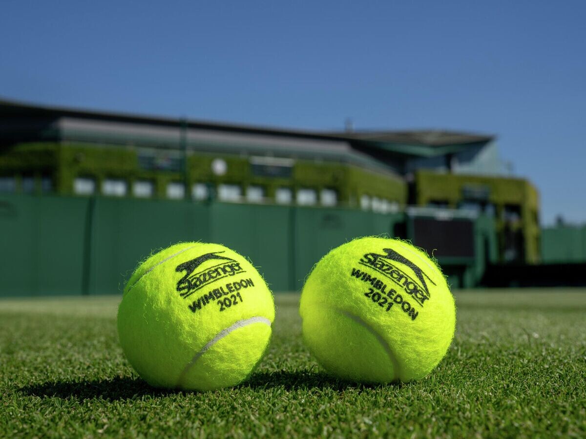    Теннисные мячики Уимблдонского турнира 2021 года© официальный твиттер Уимблдонского турнира