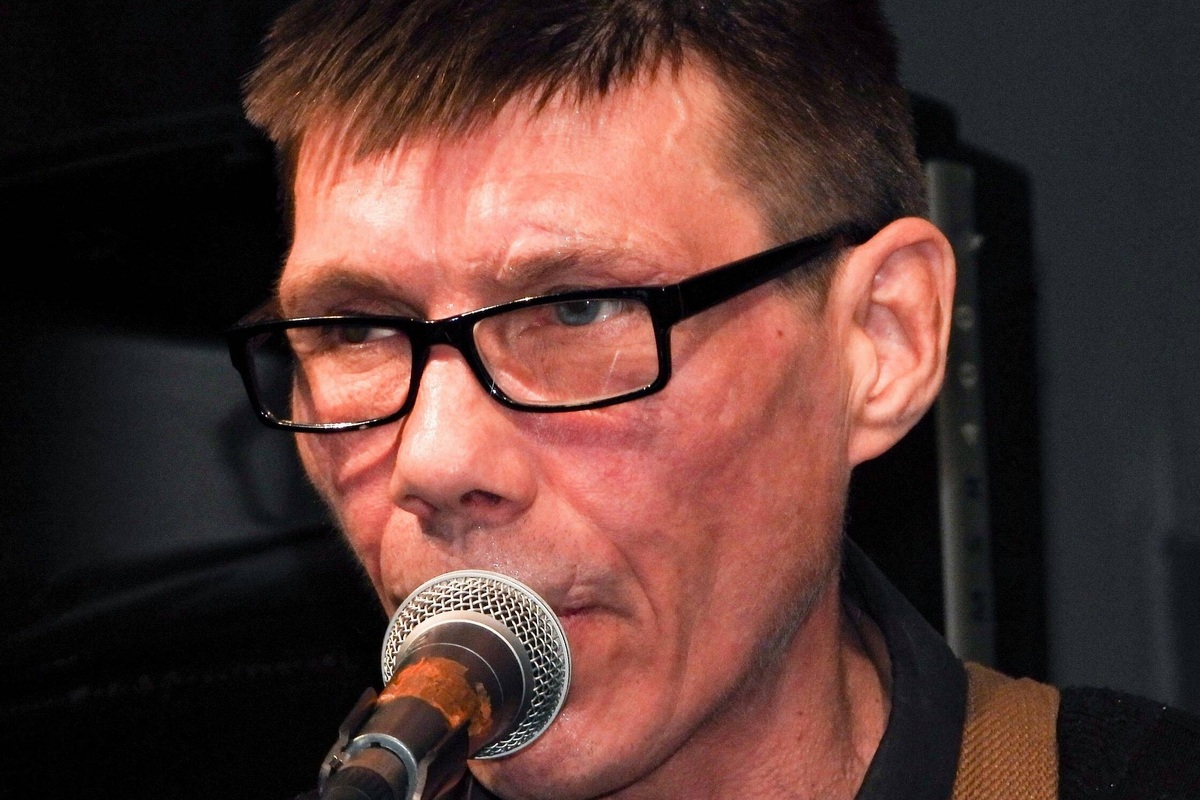     Автора хита «Вечно молодой, вечно пьяный» Владимира Бурдина приговорили к трем годам колонии за поножовщину