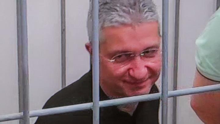 "В дорогой одежде, упитан, просится на СВО": Услышав приговор Тимуру Иванову, военный лётчик перешёл на мат
