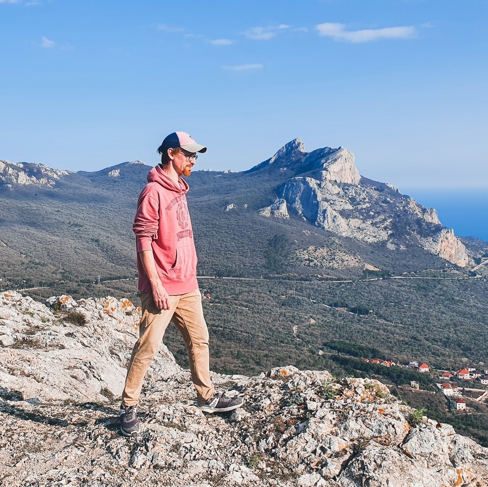    Художник Павел Чукичев.