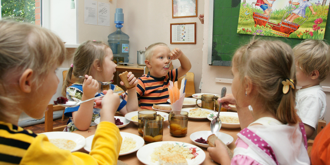 Мальчика случайно оставили в закрытом детском саду в российском городе