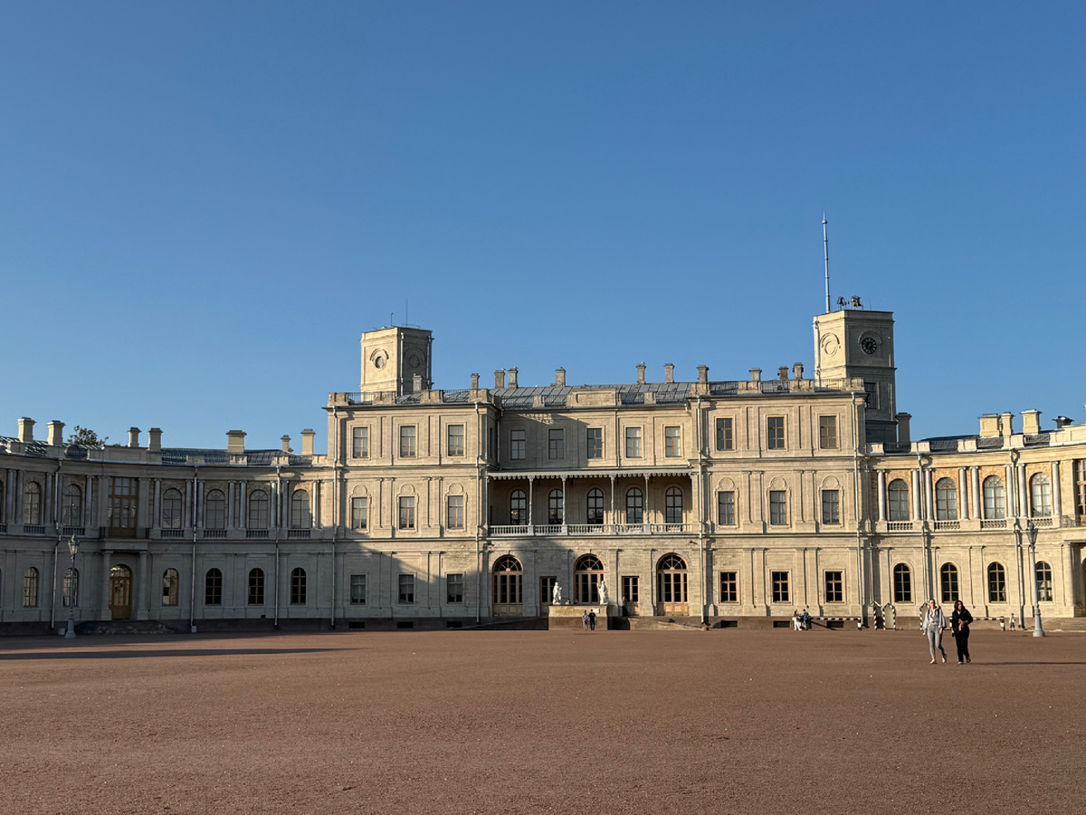 Гатчинский дворец похож на средневековый замок