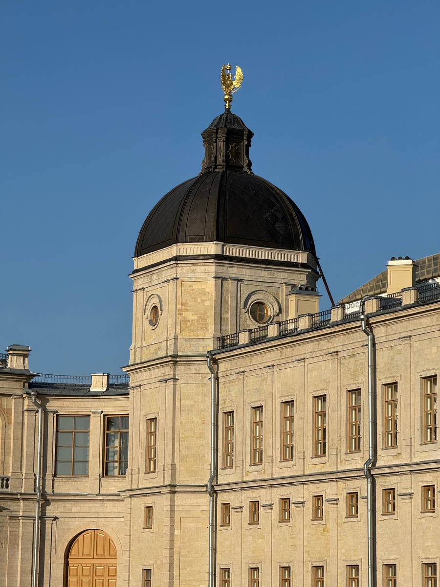 Одна из башен Гатчинского дворца