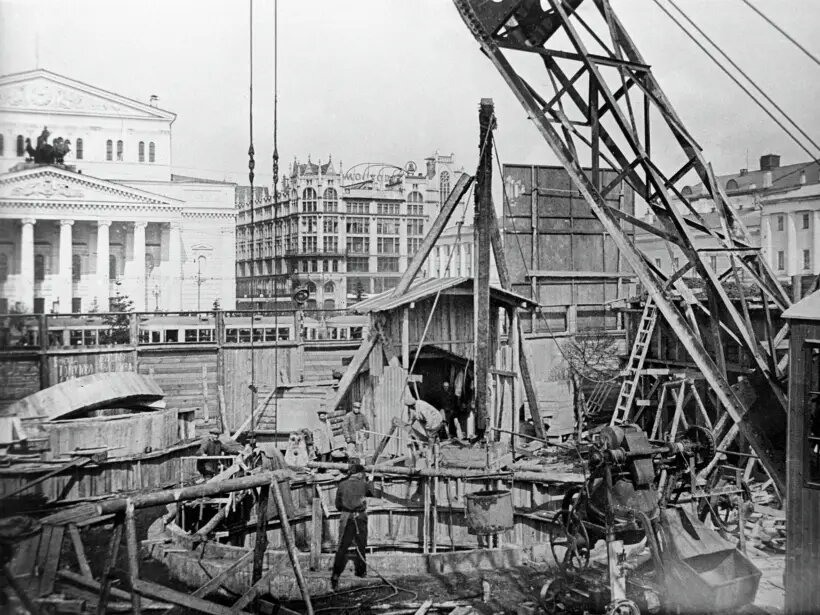  Строительство метро на площади им. Я.М.Свердлова. 1933 год   © РИА Новости