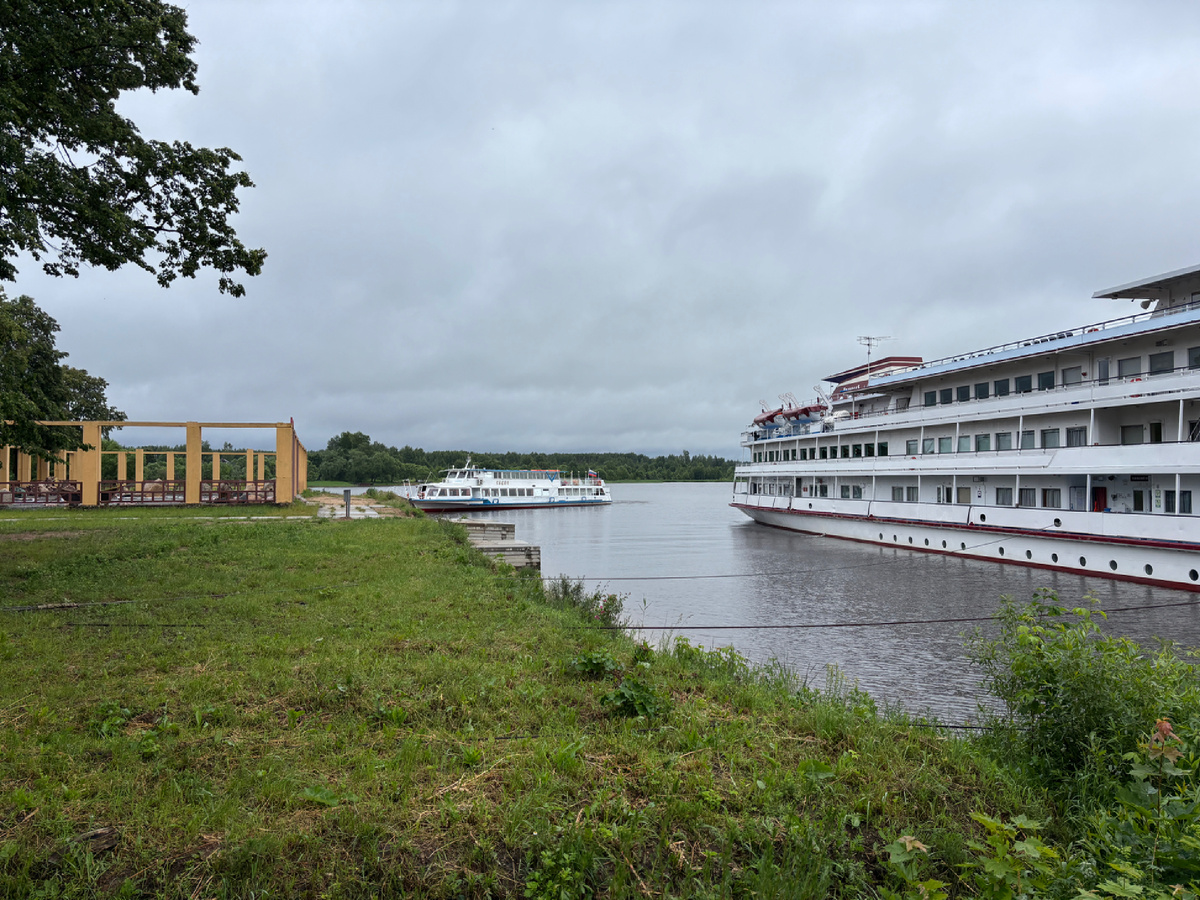 Фото автора. Возле причала нас уже ждал кораблик «Садко», чтобы отвезти к легенде 
