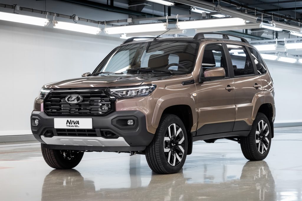 Lada Niva Travel 2025: с новым двигателем 1,8 литра, 8 клапанов (90 л. с.). Старт продаж - до конца текущего года.