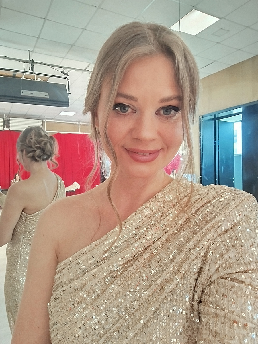 Макияж, прическа🤣🤣 и в таком виде каждый день ходить🤣🤣