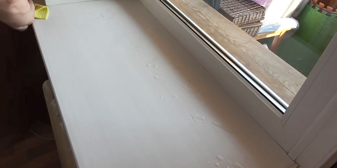 Как отбелить пластиковый подоконник от пятен, жира, грязи без разводов за 5 минут