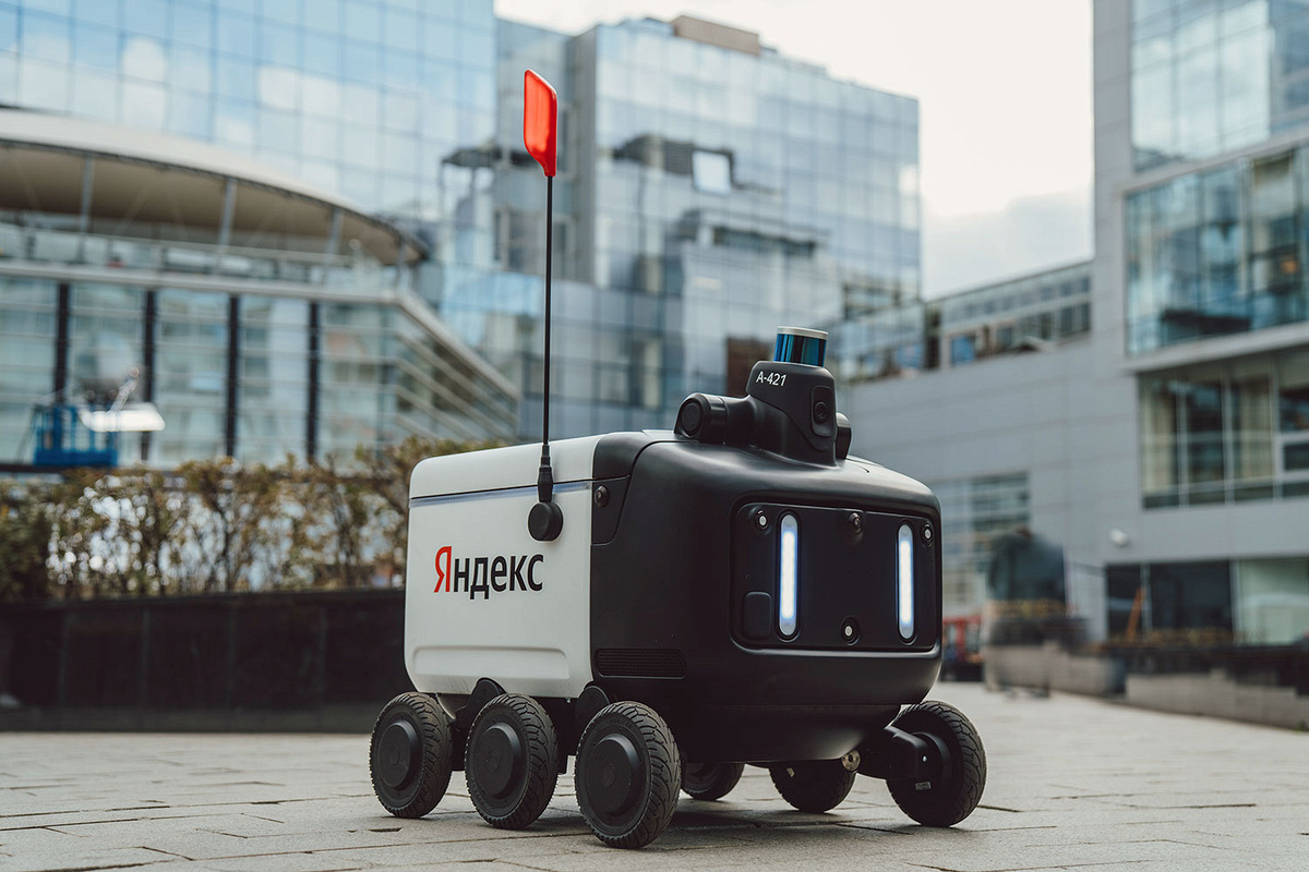Робот доставщик "Яндекса"