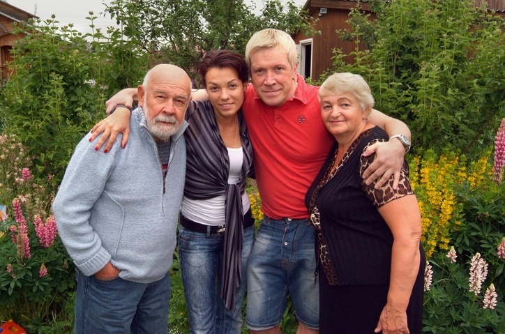 С дочерью Надеждой, зятем Алексеем Кравченко и супругой Марией