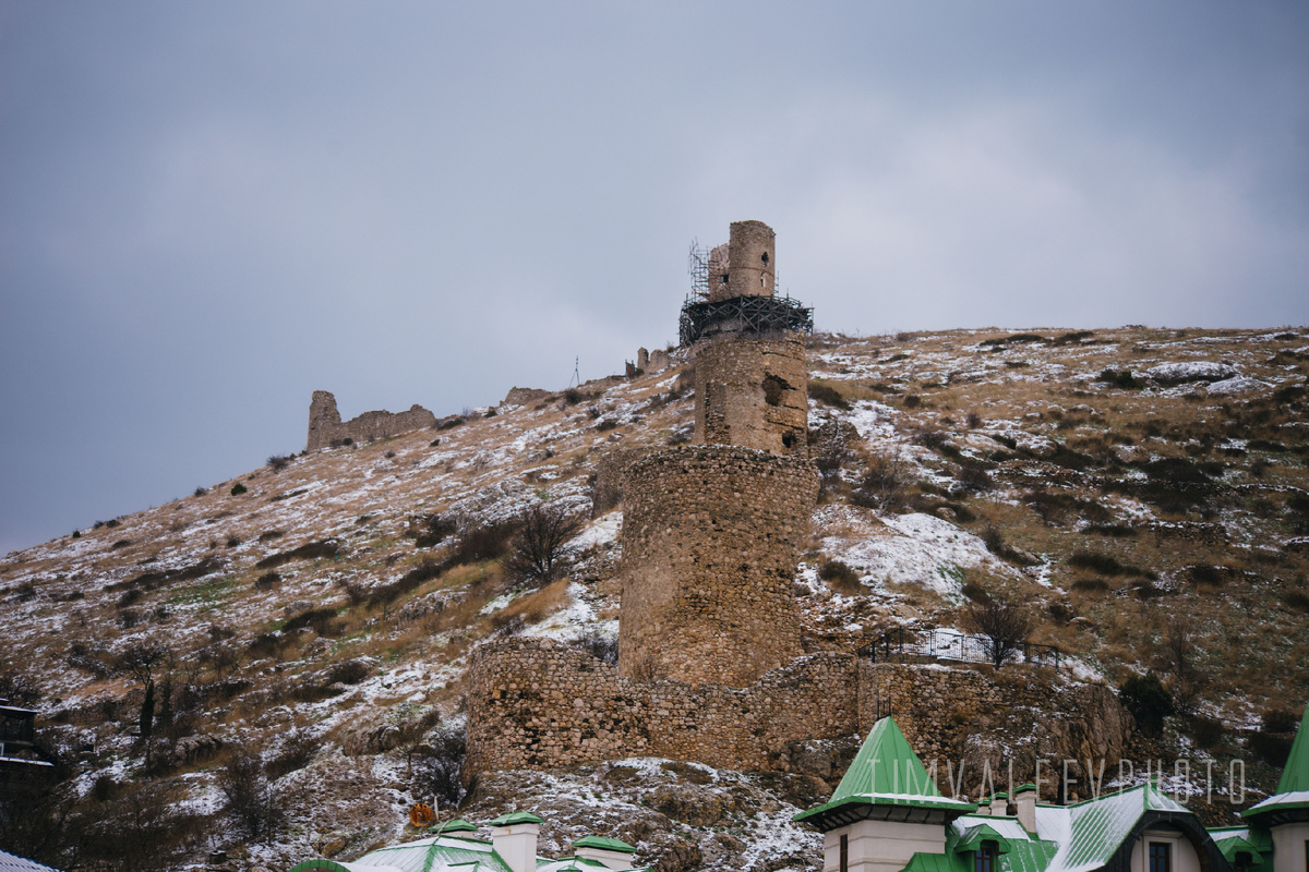 Вид на крепость Чембало зимой 2022 года