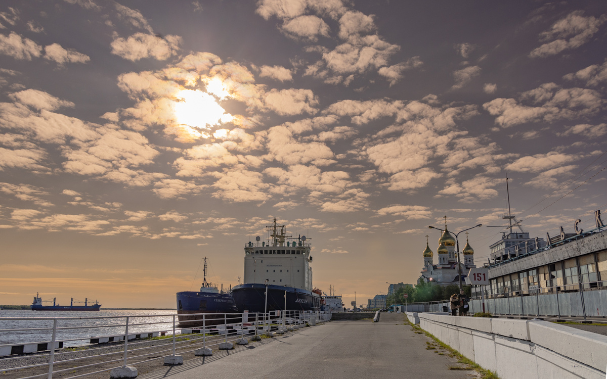Порт Архангельск и ледокол "Диксон"