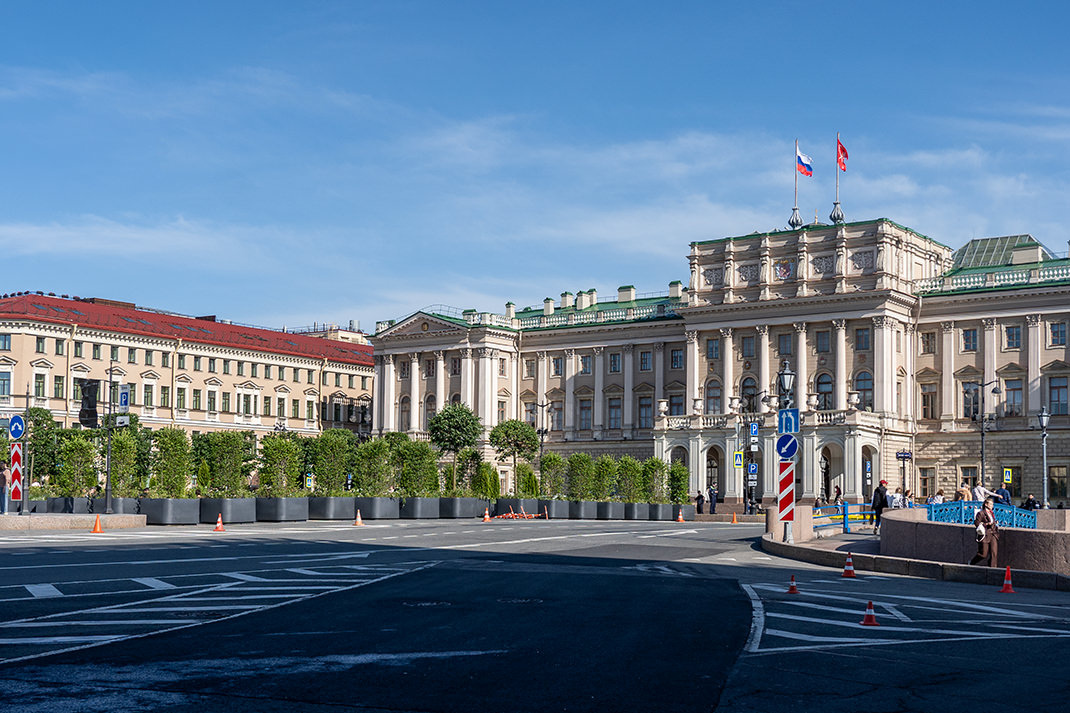 Вид в сторону Мариинского дворца