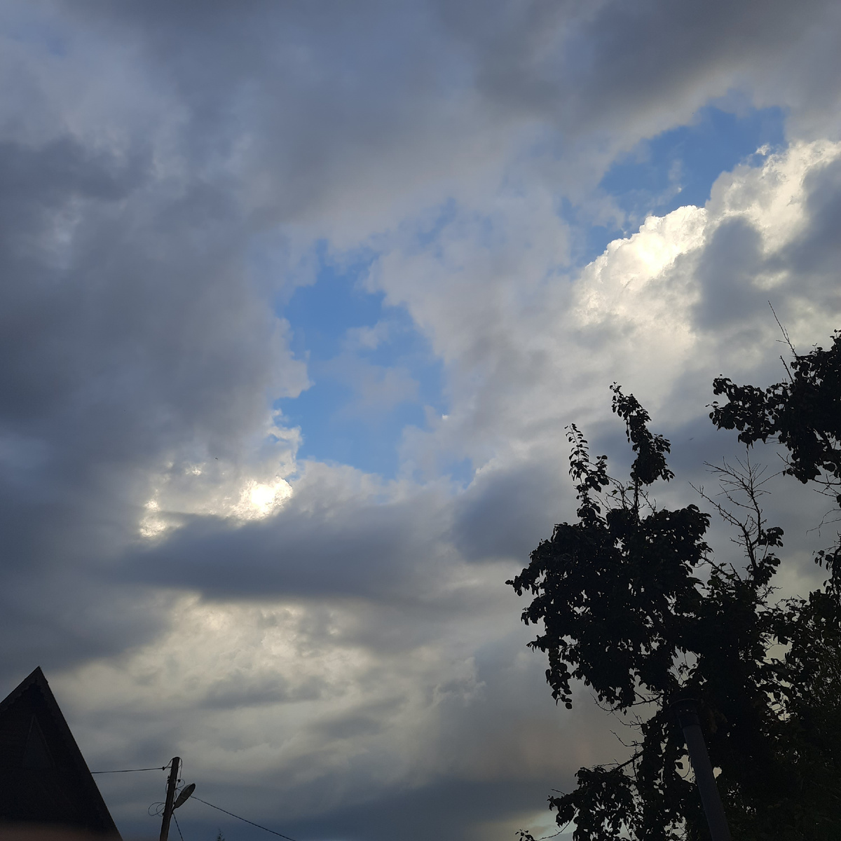 Вчера статья не смогла выйти. Читайте новости. Саратов-Энгельс  от 5.07. 2025. Я была, ровно посередине..Утро 3.45..