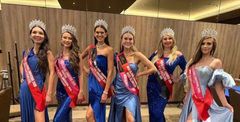    Таисия Осипенко — вторая слева. Источник: "Бийский рабочий"