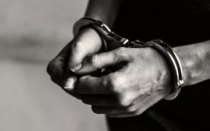    Житель Ижевска получил штраф за рассылку чужих фото и нападение на полицейского