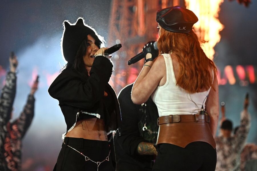    Лена Катина и Юлия Волкова / Источник: © Виктор Толочко/Sputnik/РИА Новости