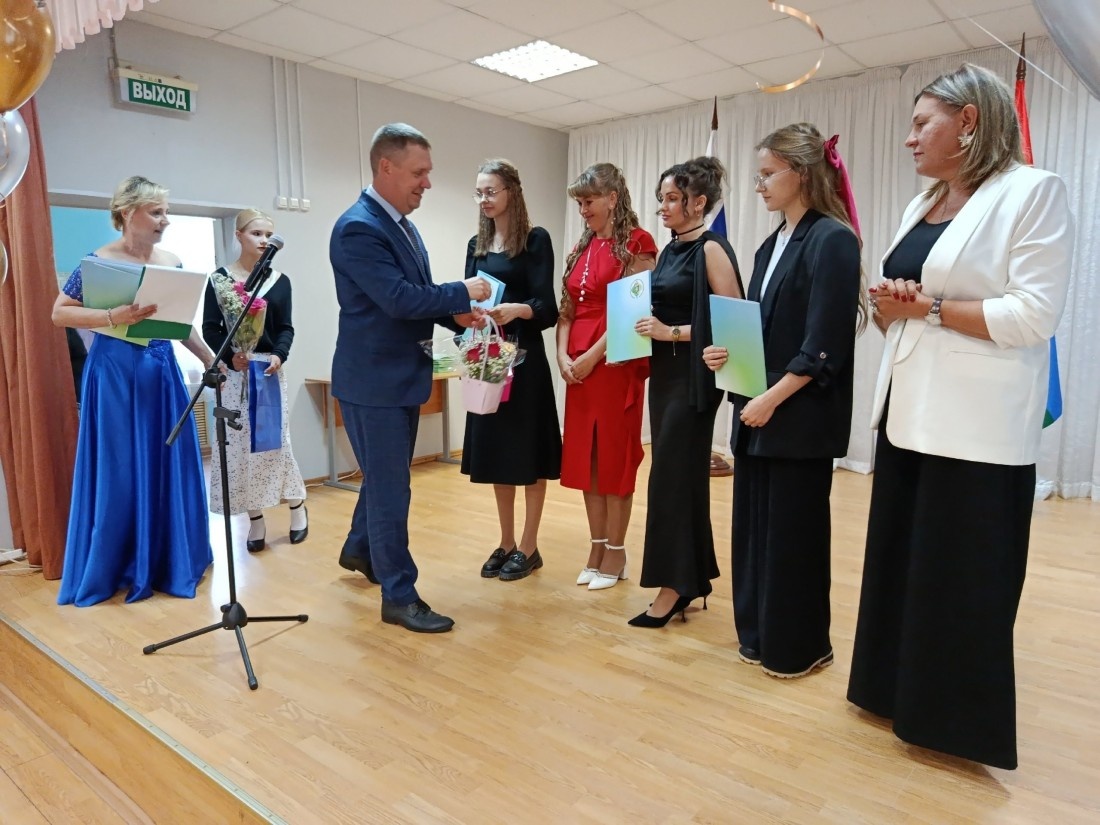    В Пряжинском районе Карелии чествовали выпускников-медалистов. Фото: Минсельхоз Карелии