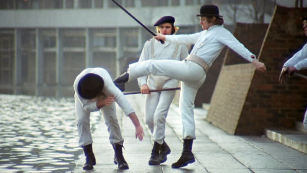 Сцена из фильма "Заводной апельсин" 