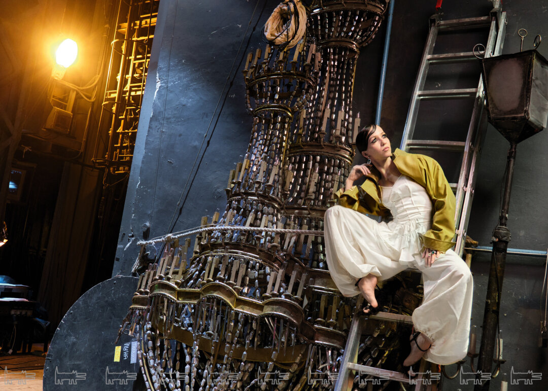    Серьги и кольца PARURE ATELIER, куртка и комбинезон LEVEL 44, брюки NAMELAZZ, туфли MUCUS VINTAGE Фото: Фото: Татьяна Янчурова