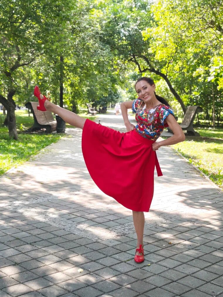 Фото со съемок фильма "Умная помощь" (2024). Режиссер и сценарист Мария Ефремова