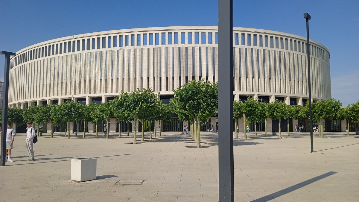 Стадион Краснодар перед входом в парк