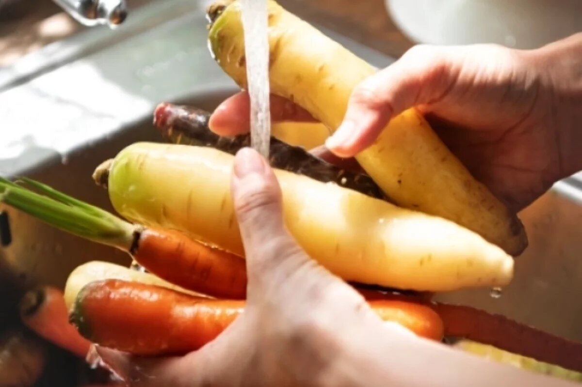    Специалисты рассказали, можно ли есть немытые овощи и фрукты с грядки