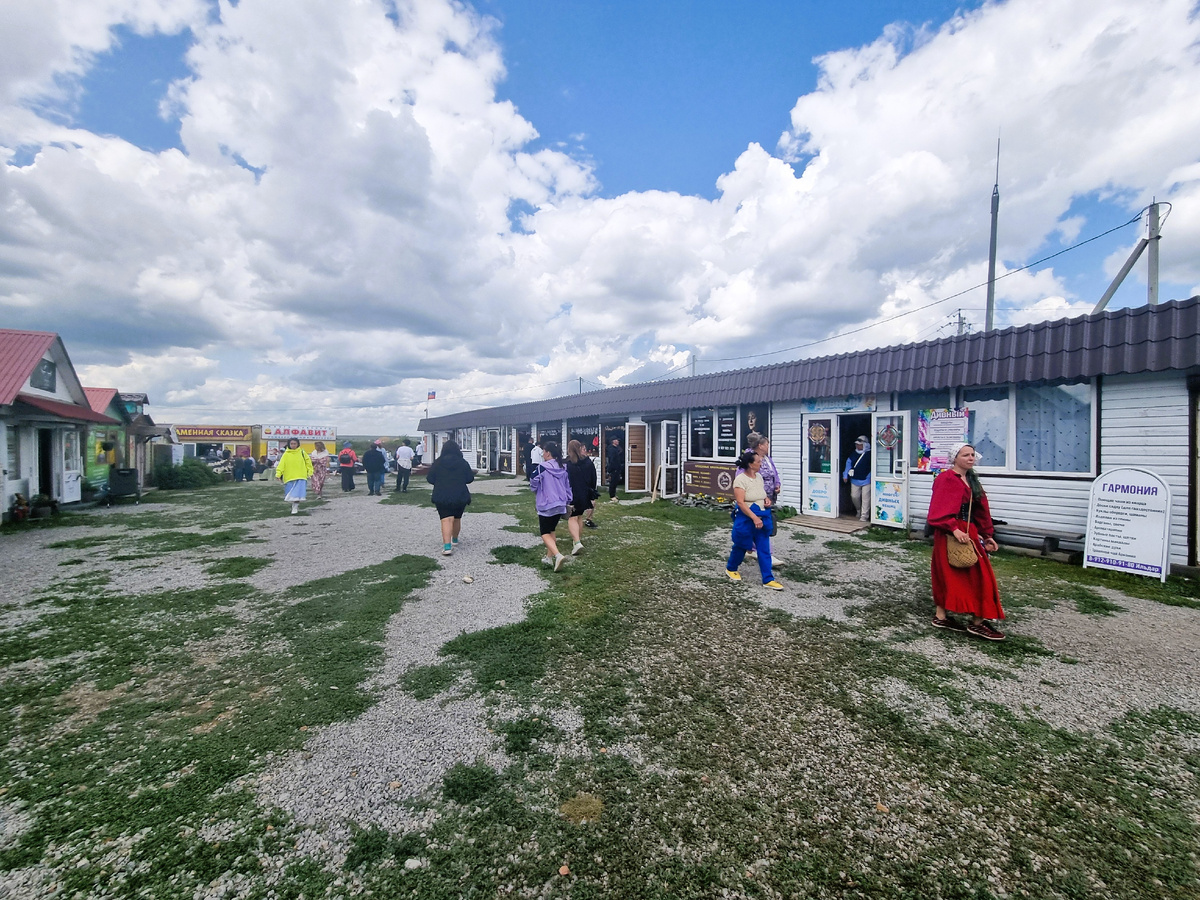 Улица магазинчиков в Аркаиме. Фото автора