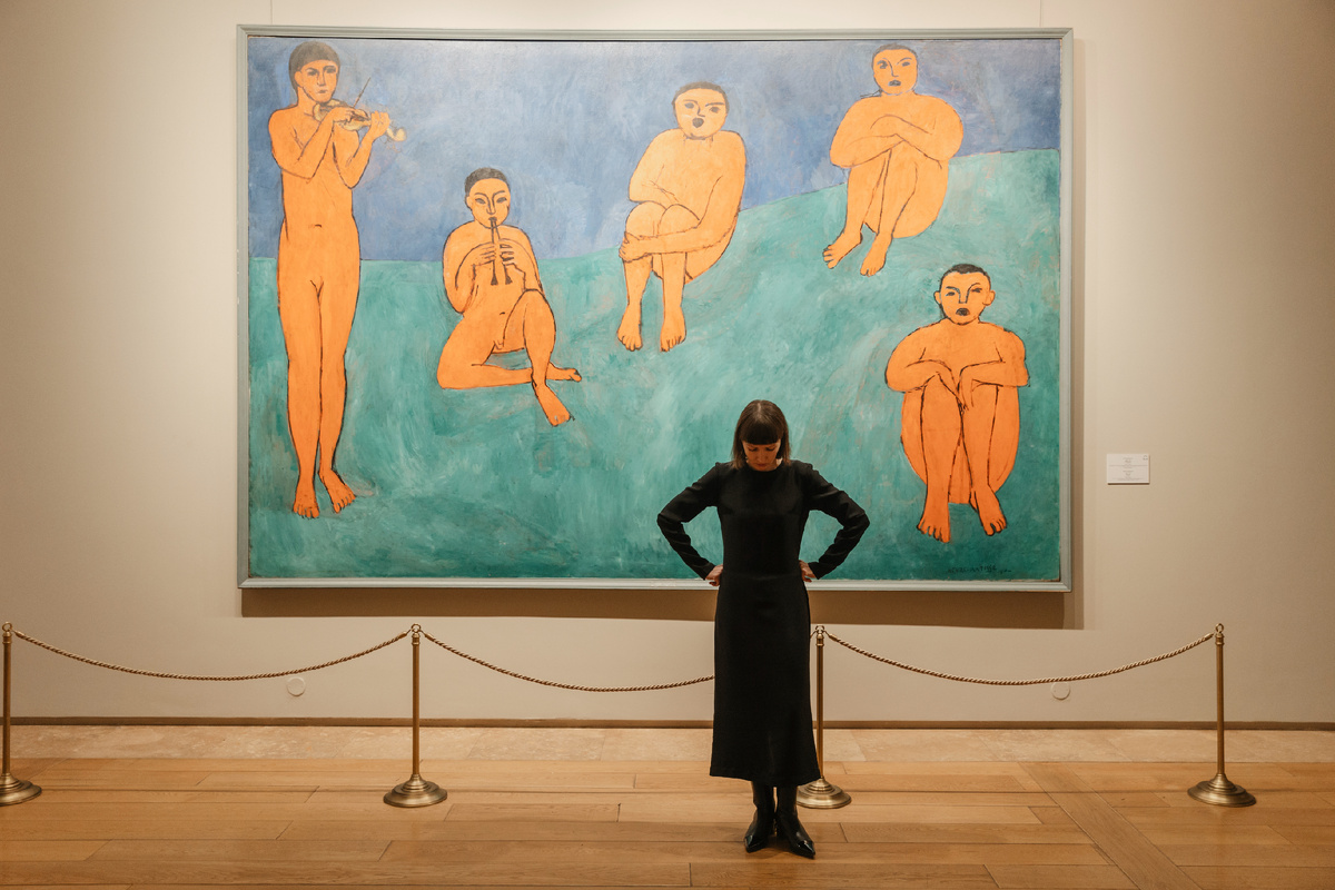 Полина Волкова на фоне полотна анри Матисса "Музыка".