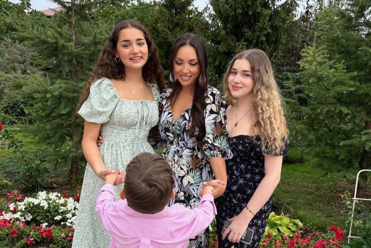    Алсу с детьми Социальные сети