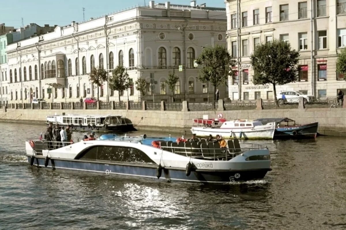    Водный транспорт в Санкт-Петербурге перестаёт быть экзотикой и становится новой нормой.