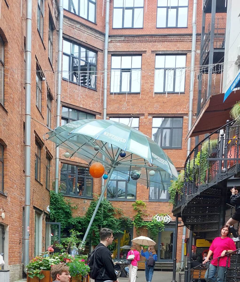 Вот так выглядит дворик, самая необходимая вещь в Питере)