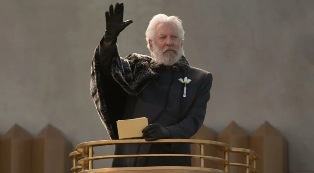 У Кориолана Сноу были свои принципы и менять правила на протяжении десятков лет игр и тем более в течение одной игры было не в его правилах.