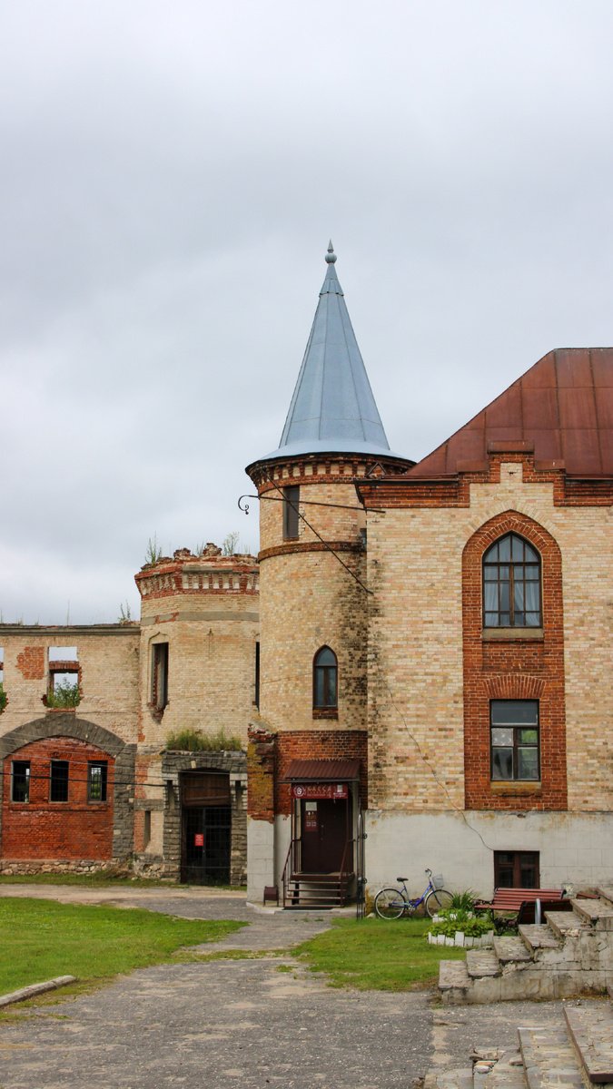 Конный и скотный дворы усадьбы Храповицкого