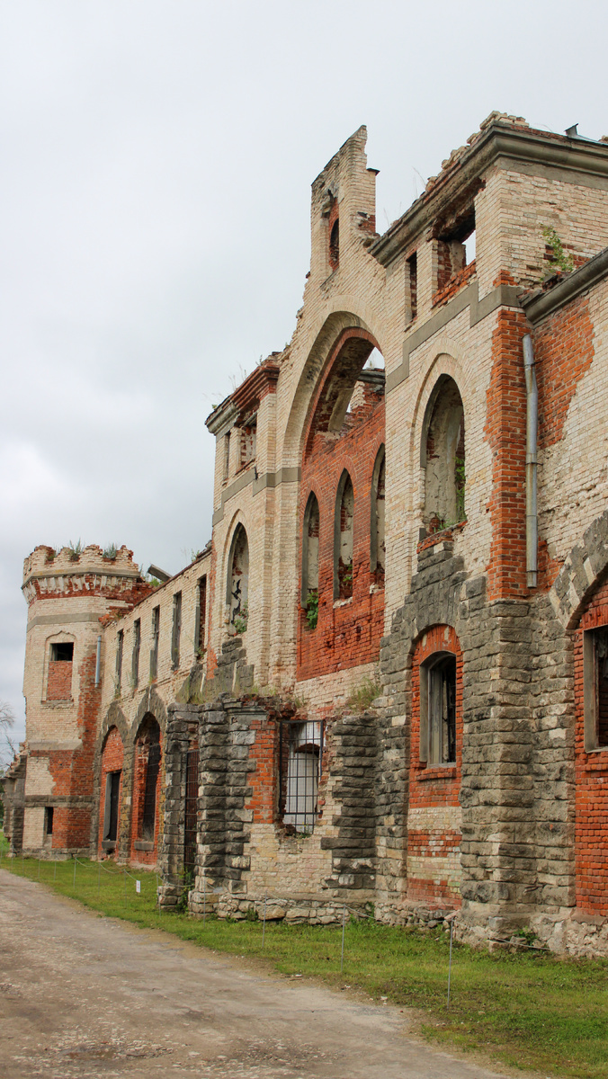 Конный и скотный дворы усадьбы Храповицкого