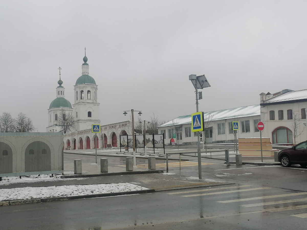 Начало Советской улицы. Вид от Первомайской улицы. 6 апреля 2025 года.