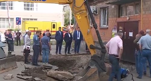     На месте обвала асфальта на Бограда прошло выездное совещание мэрии