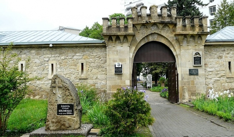 Центральный вход