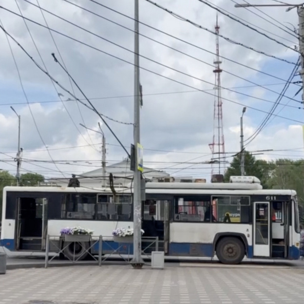    В Кирове оперативно устранили два обрыва троллейбусной контактной линии