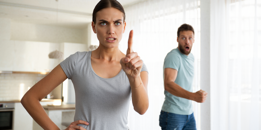 Свекровь потребовала сделать меня "послушной": муж принёс ультиматум от родителей